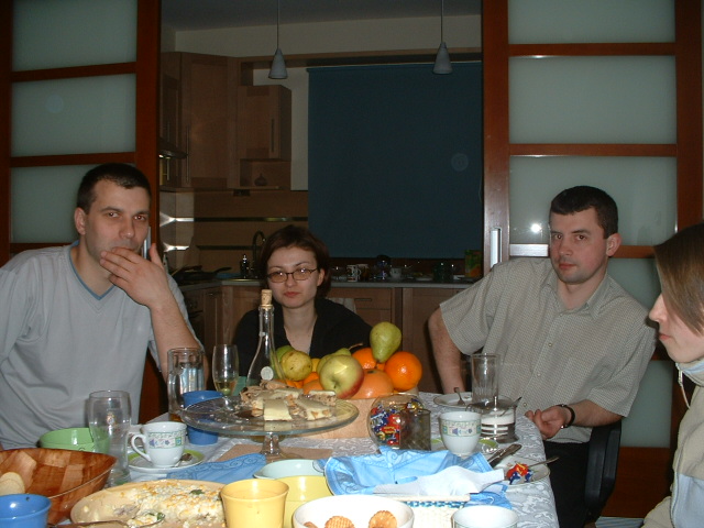 A stol ciagle sie ugina!!!